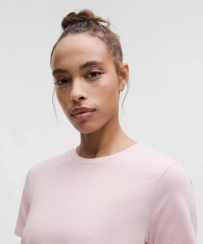 Love Curved-Hem Crewneck T-Shirt 商品