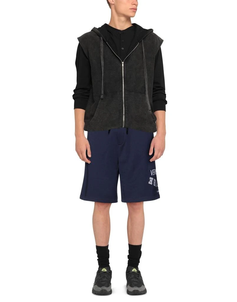 商品Versace|Shorts & Bermuda,价格¥1017,第2张图片详细描述