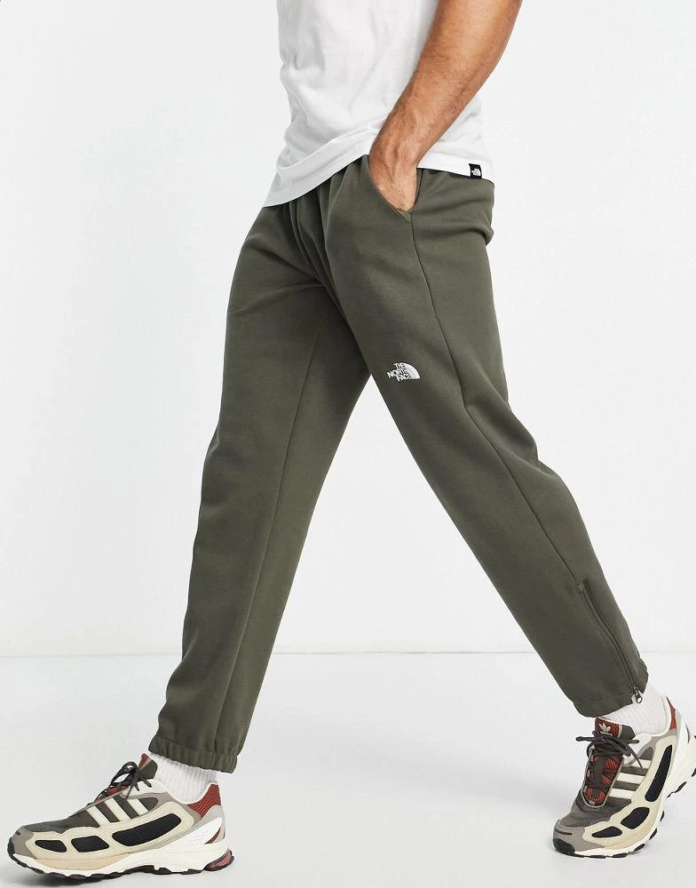 商品The North Face|The North Face Tech joggers in green Exclusive at ASOS,价格¥590,第1张图片