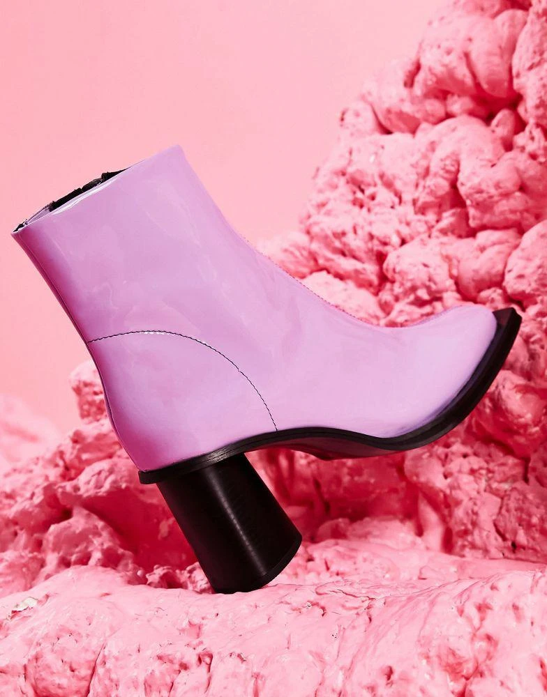 商品ASOS|ASOS DESIGN Heeled chelsea boot in lilac patent faux leather with contrast sole,价格¥429,第4张图片详细描述