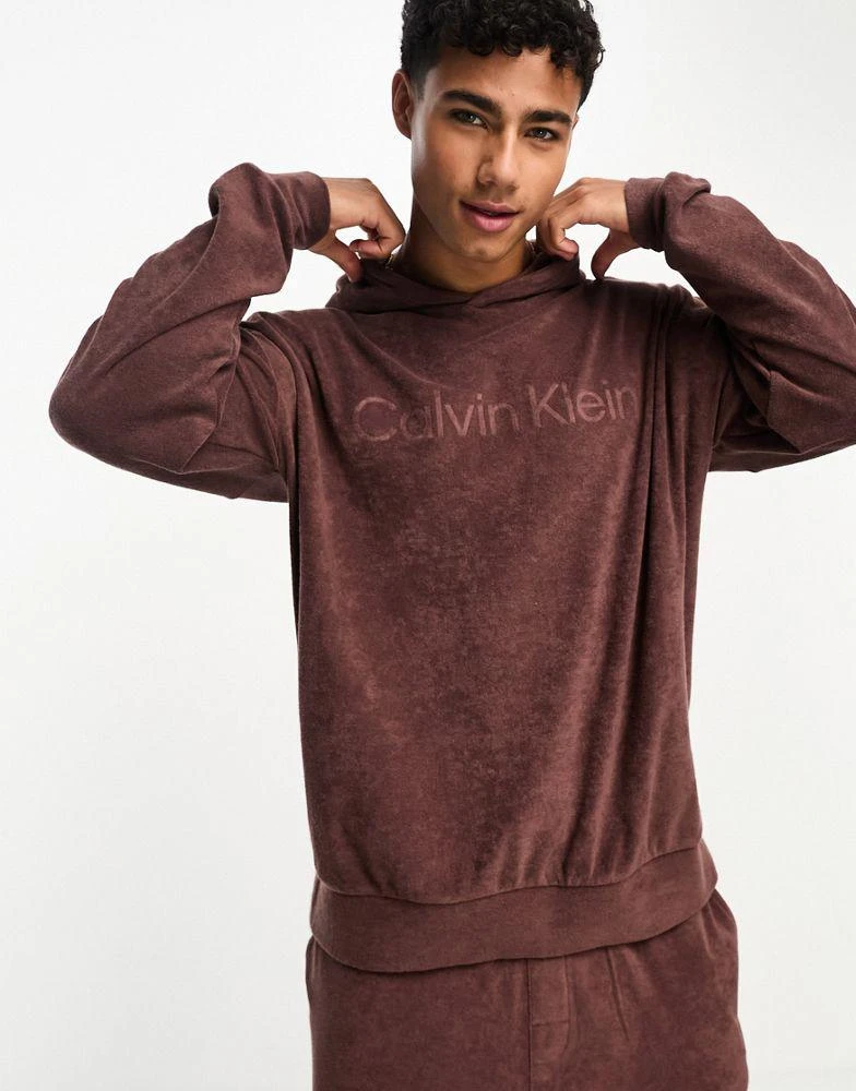 商品Calvin Klein|Calvin Klein cosy lounge towelling hoodie in deep mahogany,价格¥623,第1张图片