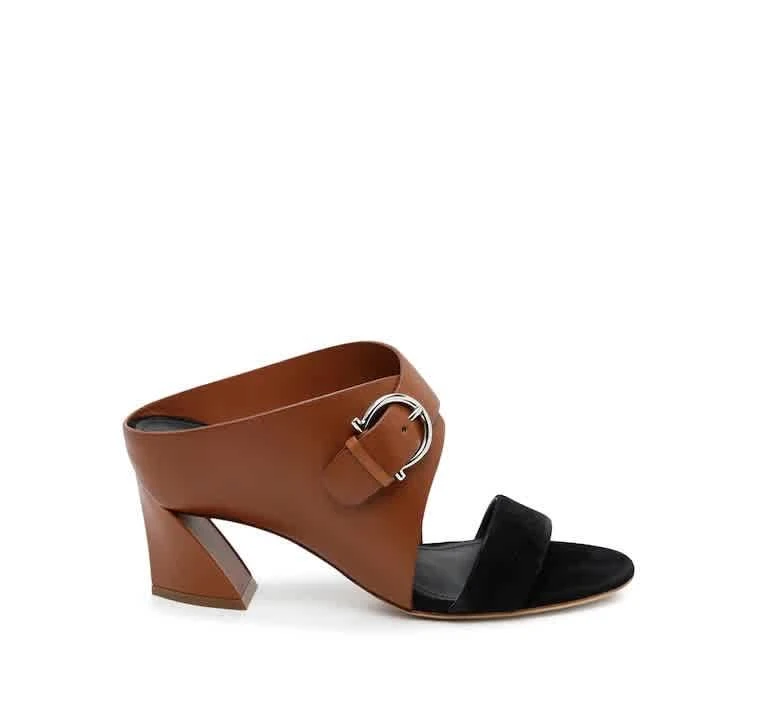 商品Salvatore Ferragamo|Cassie Gancini Leather And Suede Sandals,价格¥2374,第1张图片