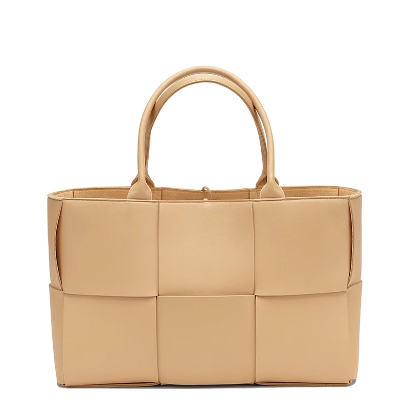 商品Bottega Veneta|【包税】Bottega Veneta/葆蝶家 经典ARCO TOTE系列 女士杏仁色羊皮牛皮Intrecciato编织单肩手提托特包609175VMAY52700,价格¥22175,第1张图片