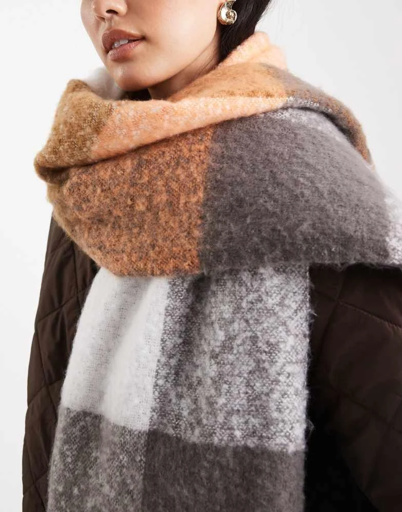 商品Threadbare|Threadbare blanket scarf in grey and white gingham print,价格¥161,第3张图片详细描述