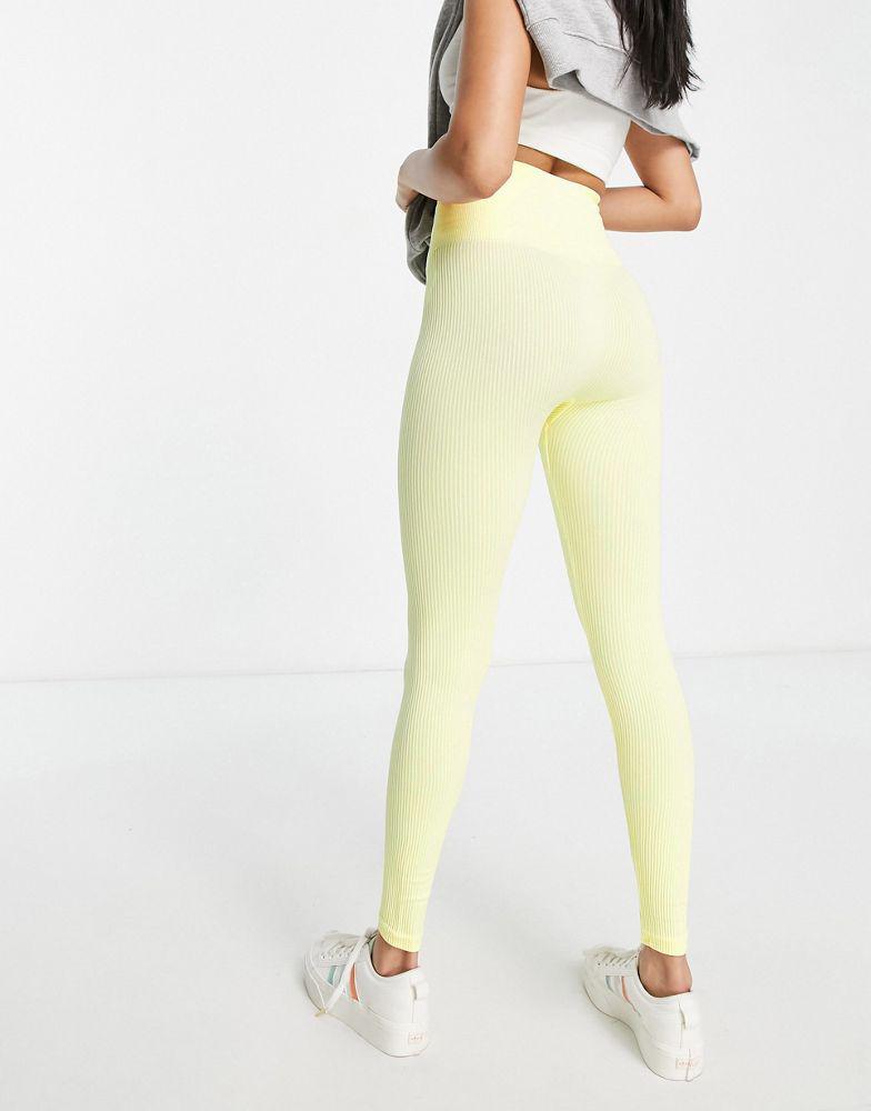 Stradivarius Petite seamless ribbed leggings in lemon商品第2张图片规格展示