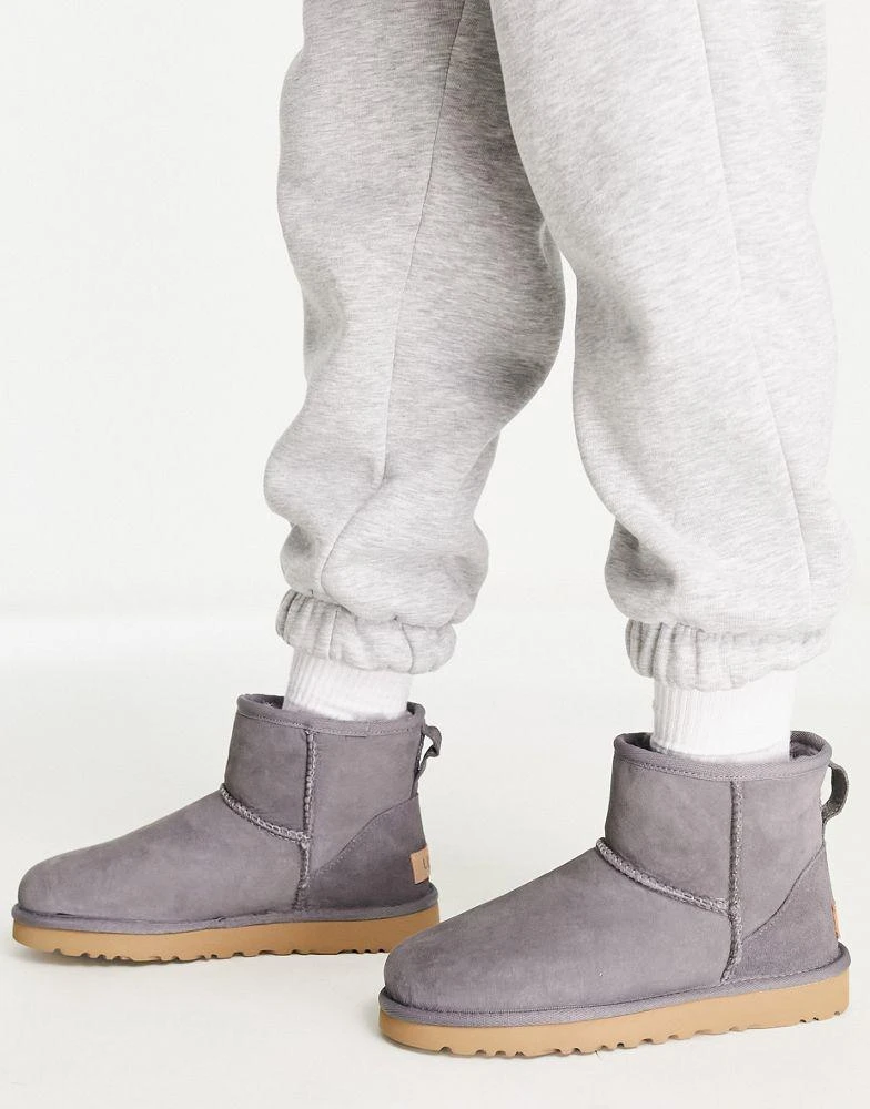 商品UGG|UGG Classic Mini II boots in dark grey,价格¥1046,第3张图片详细描述