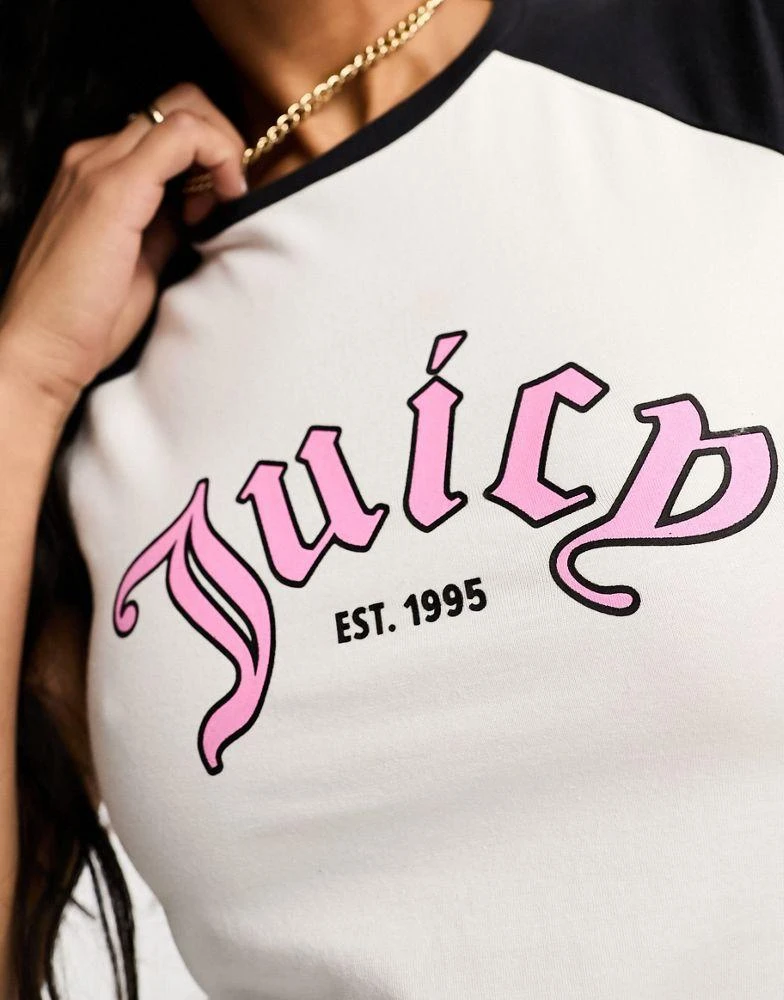 商品Juicy Couture|Juicy Couture raglan t-shirt with collegiate logo in white,价格¥293,第3张图片详细描述