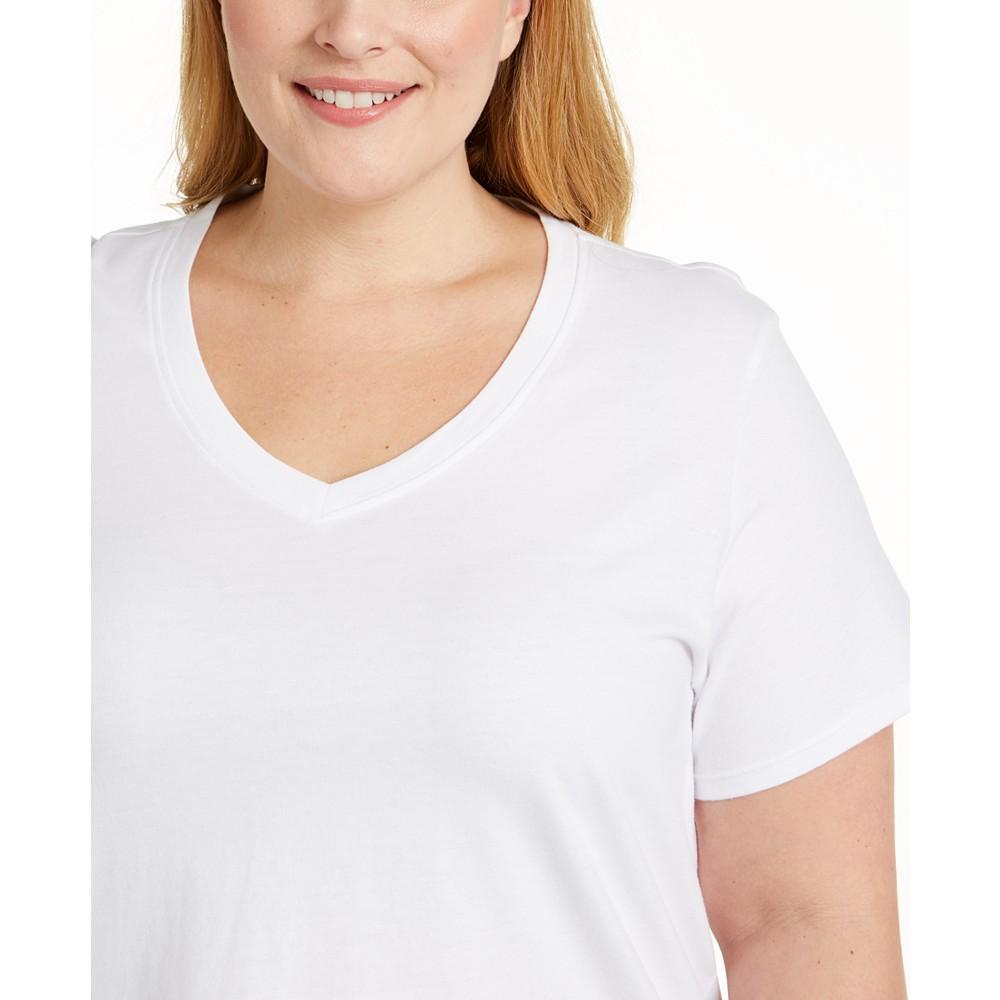 商品Calvin Klein|Plus Size Logo Patch V-Neck T-Shirt,价格¥109,第5张图片详细描述