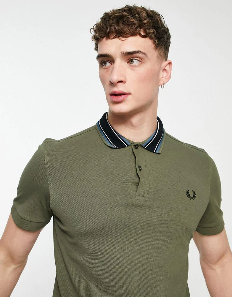 商品Fred Perry|Fred Perry medal stripe polo shirt in khaki,价格¥471,第2张图片详细描述