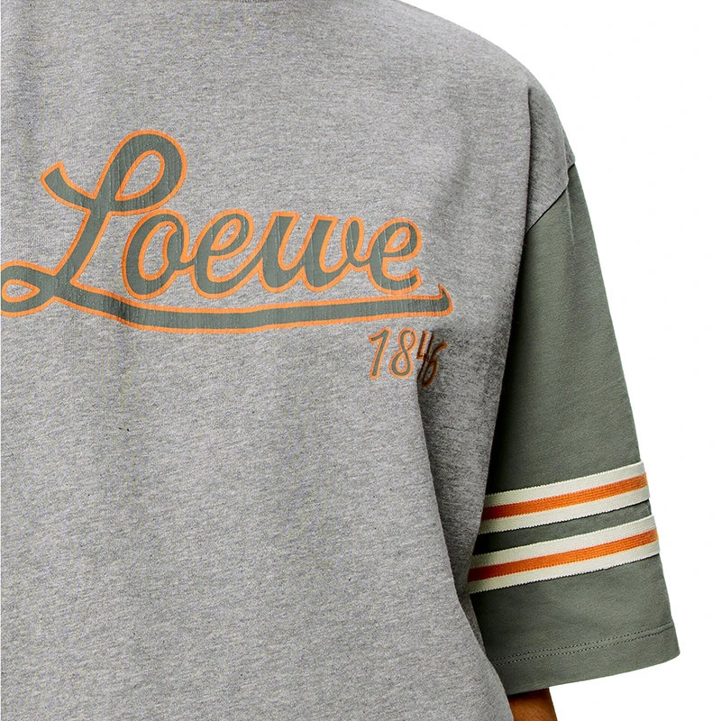 【预售3-7天】LOEWE/罗意威 22年秋冬新款 女士灰色饰有军绿色袖口印花LOGO圆领T恤S359Y22X16-1812 商品