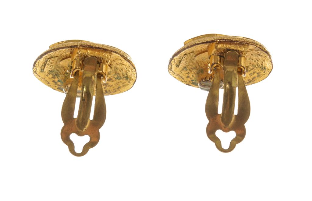 Chanel Gold CC Round Shaped Logo Earrings商品第2张图片规格展示