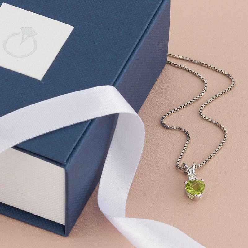 商品Peora|Peridot Pendant Necklace 14 Karat White Gold Heart,价格¥1610,第2张图片详细描述