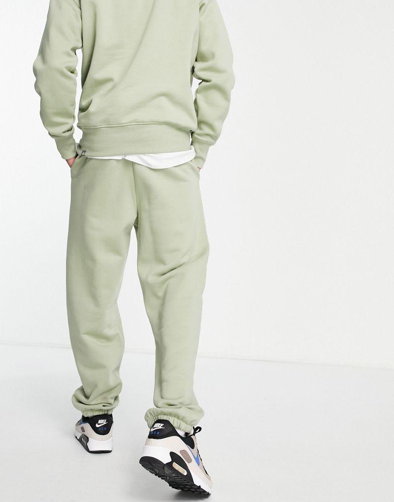 The North Face Oversized Essential joggers in green Exclusive at ASOS商品第2张图片规格展示
