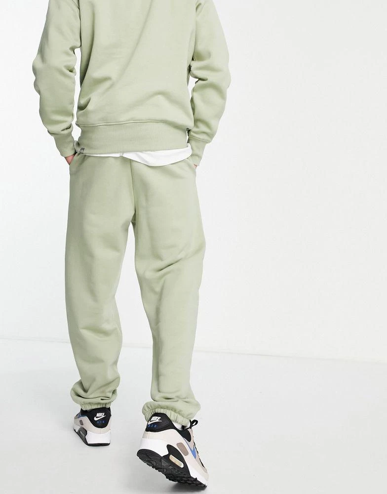 商品The North Face|The North Face Oversized Essential joggers in green Exclusive at ASOS,价格¥345,第2张图片详细描述