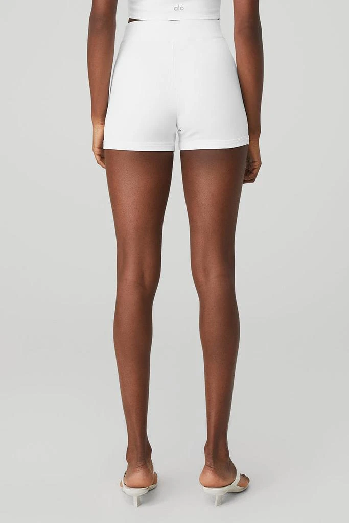 商品Alo|Goddess Ribbed High-Waist Hot Short - White,价格¥290,第2张图片详细描述