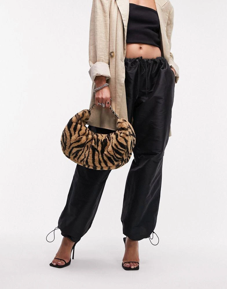 商品Topshop|Topshop shannon faux fur bag in tiger,价格¥215,第2张图片详细描述