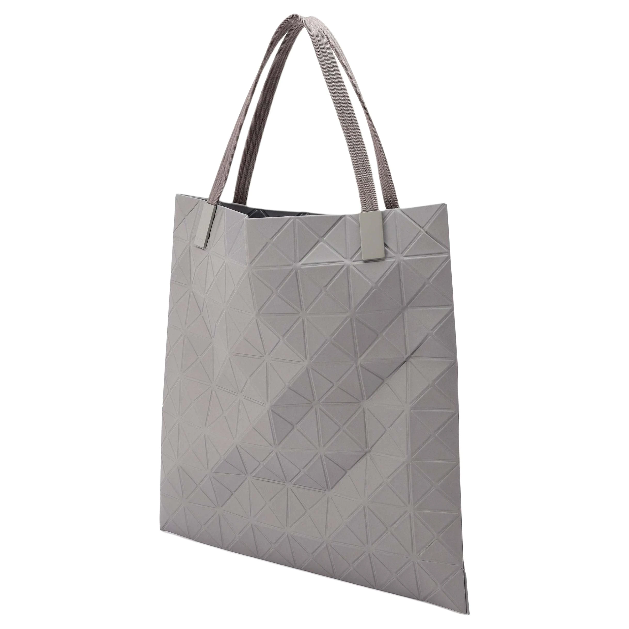 商品[国内直发] Issey Miyake|三宅一生 TRACK 十月限定 品牌经典三角形珠片 聚酯纤维 托特包Tote包购物袋单肩手提包 大号 女款 灰色,价格¥5105,第3张图片详细描述