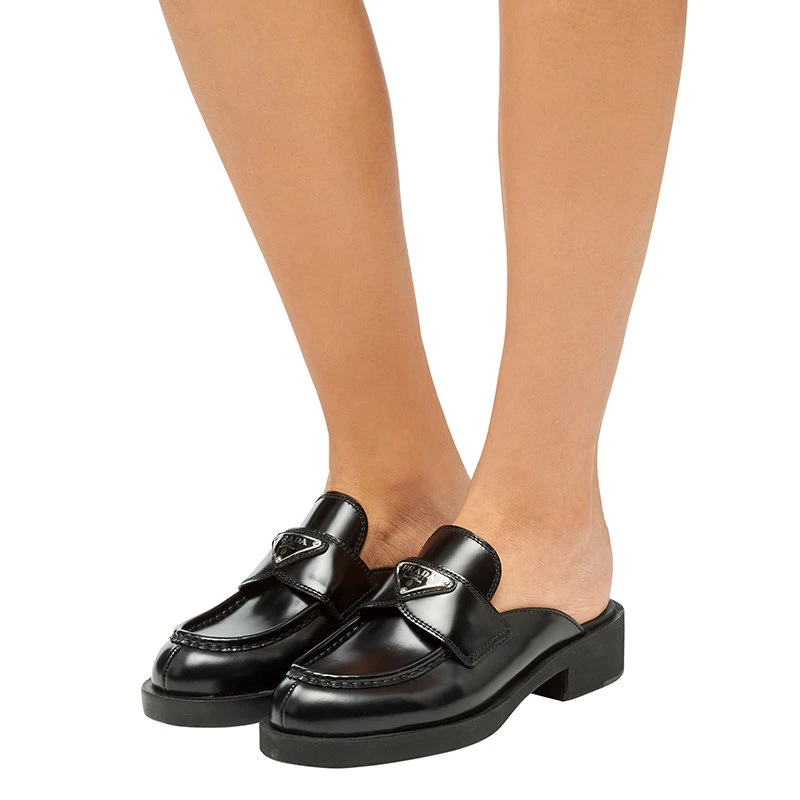 商品Prada|【预售3-7天】PRADA/普拉达 21年秋冬 女士黑色亮面皮革穆勒鞋1D652M_055_F0002_F_040,价格¥6277,第6张图片详细描述