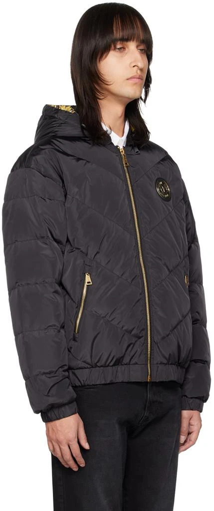 商品Versace|Black V-Emblem Down Jacket,价格¥2632,第2张图片详细描述