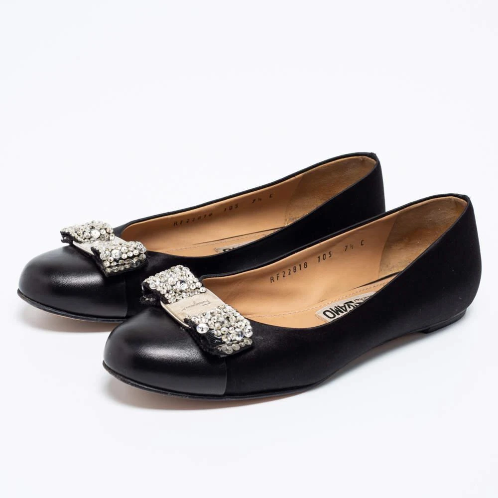 商品[二手商品] Salvatore Ferragamo|Salvatore Ferragamo Black Leather And Satin Crystal Embellished Bow Ballet Flats Size 38,价格¥1106,第2张图片详细描述