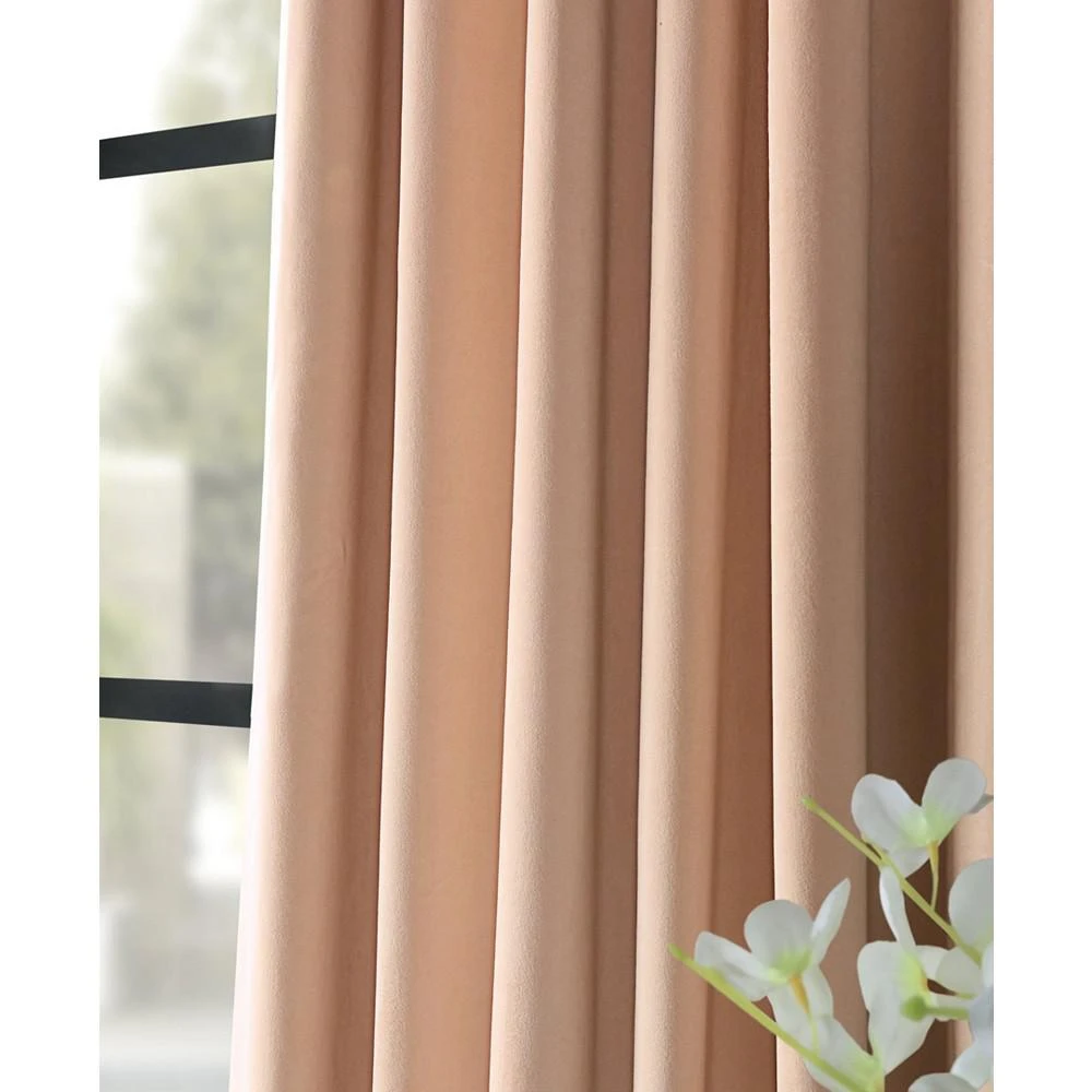 Signature Blackout Velvet Panel 商品