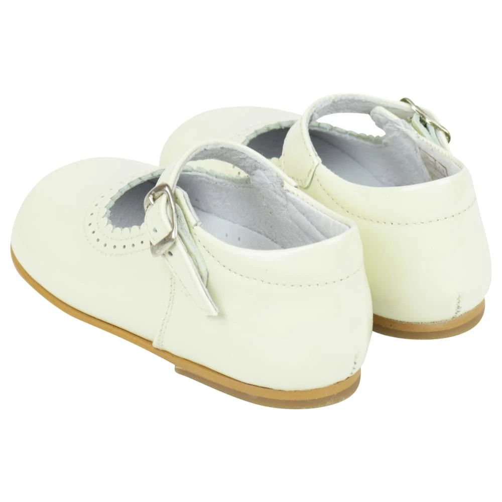 商品Pretty Originals|Cream Patent Shoes,价格¥548,第4张图片详细描述