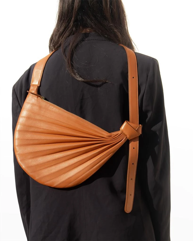 商品Sabrina Zeng|Chiaroscuro Pleated Hammock Sling Bag,价格¥2832,第4张图片详细描述