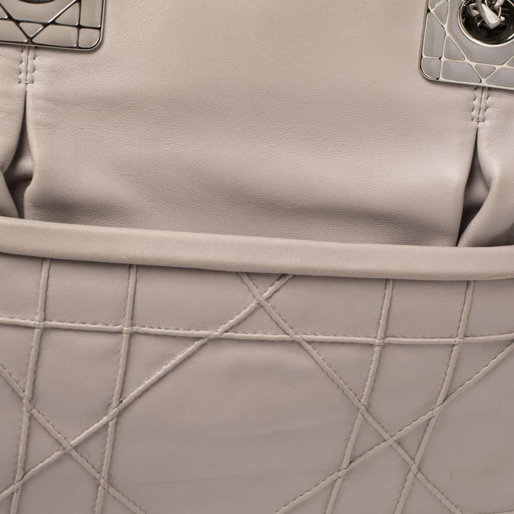 商品[二手商品] Dior|Dior Light Grey Cannage Leather Granville Chain Link Tote,价格¥2836,第5张图片详细描述