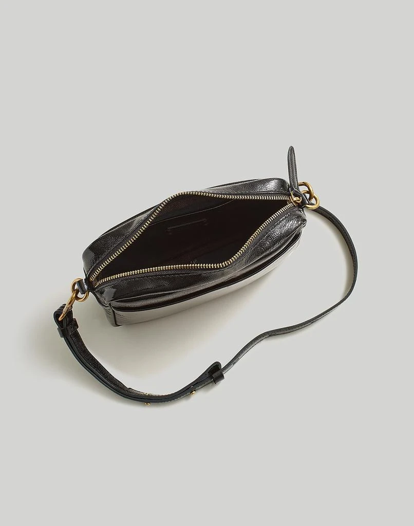 商品Madewell|The Carabiner Medium Crossbody Bag in Patent Leather,价格¥880,第2张图片详细描述