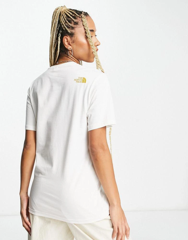 商品The North Face|The North Face Leaf Drawing chest print t-shirt in off white Exclusive at ASOS,价格¥183,第2张图片详细描述