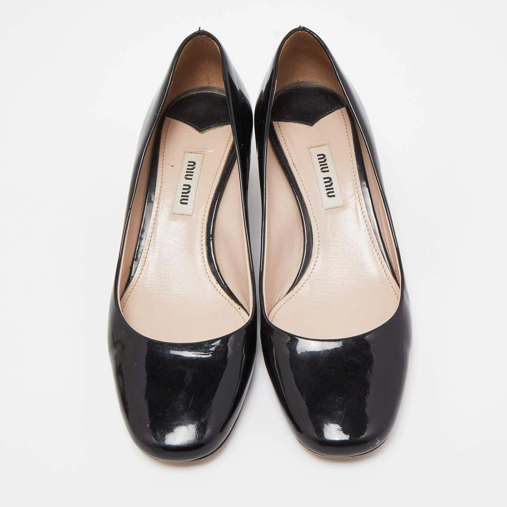 商品[二手商品] Miu Miu|Miu Miu Black Patent Leather Crystal Embellished Block Heel Pumps Size 37,价格¥1882,第3张图片详细描述