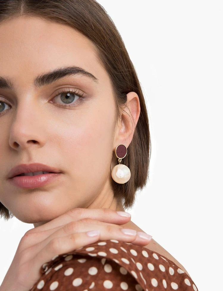 商品Pixie Market|Pearlized Drop Earrings,价格¥136,第5张图片详细描述