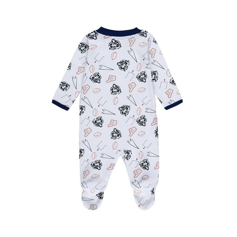 商品WEAR by Erin Andrews|Baby Boys and Girls White Chicago Bears Sleep and Play Full-Zip Sleeper and Bib Set,价格¥225,第3张图片详细描述