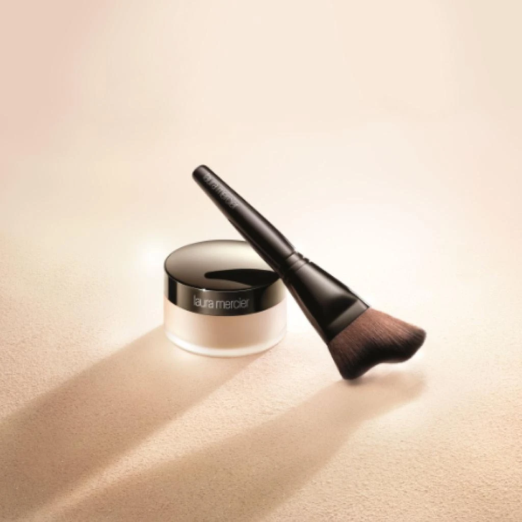 商品Laura Mercier|Translucent Loose Setting Powder Glow Brush,价格¥317,第3张图片详细描述