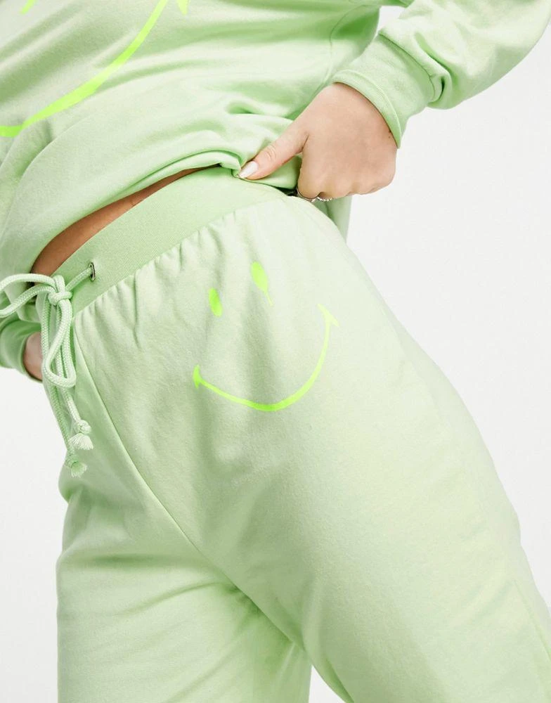 商品ASOS|ASOS DESIGN lounge co-ord Smiley jogger in lime,价格¥94,第3张图片详细描述