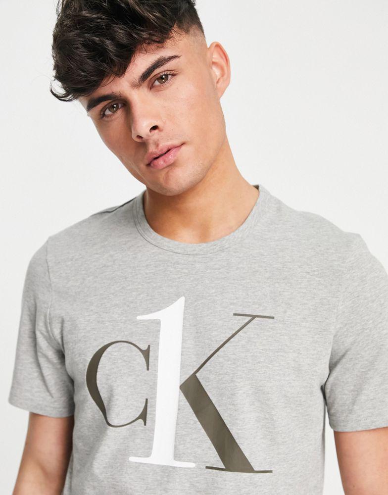 商品Calvin Klein|Calvin Klein CK1 graphic lounge t-shirt in grey,价格¥198,第6张图片详细描述