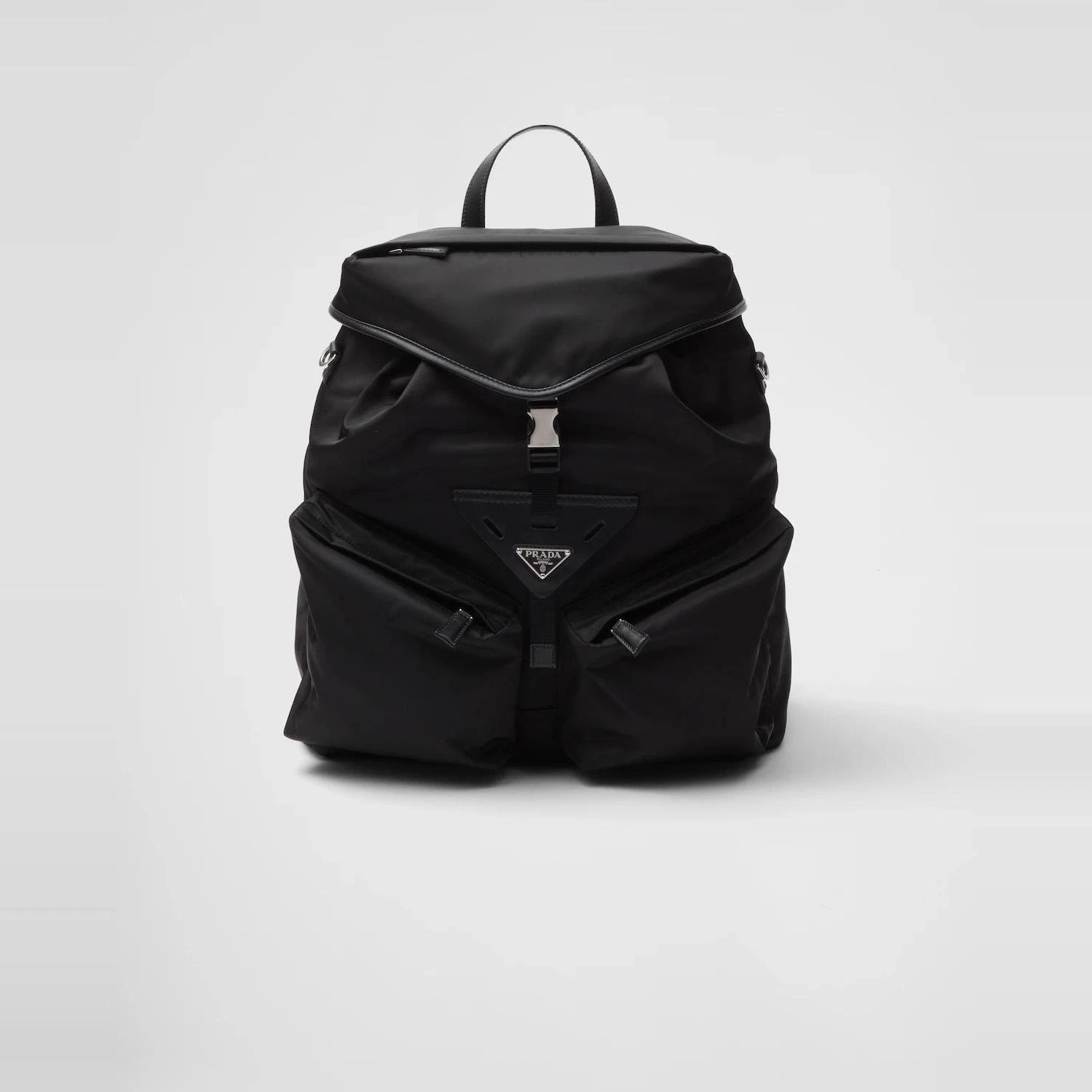 商品Prada|【预售】 普拉达 25春夏 男士 双肩包 Re-Nylon与皮革双肩背包 2VZ108_2DW3_F0002_V_NYO ,价格¥24769,第1张图片