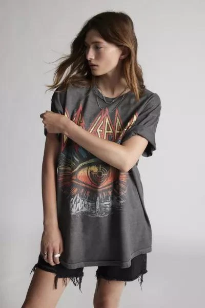 商品Urban Outfitters|Def Leppard Take What You Want Graphic Tee,价格¥153,第4张图片详细描述