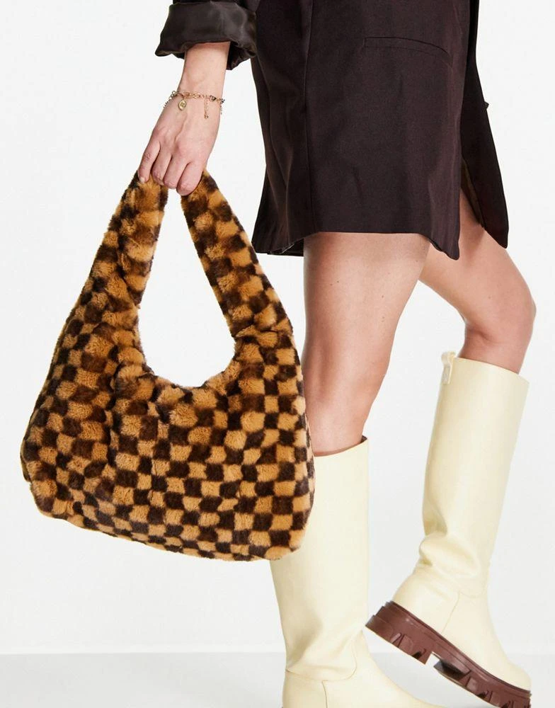 商品Topshop|Topshop checkerboard fur shoulder bag in brown,价格¥126,第1张图片