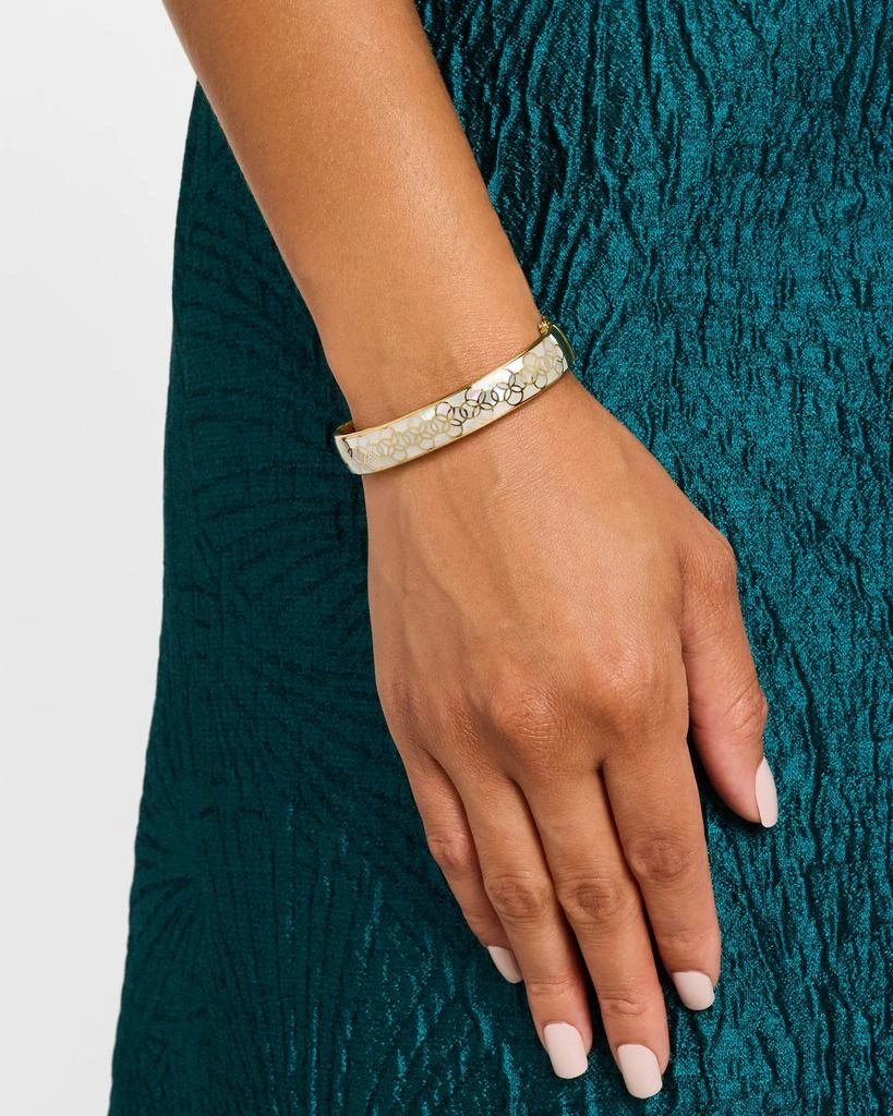商品Jan Leslie|Petal Mother of Pearl Bangle Bracelet,价格¥11447,第2张图片详细描述