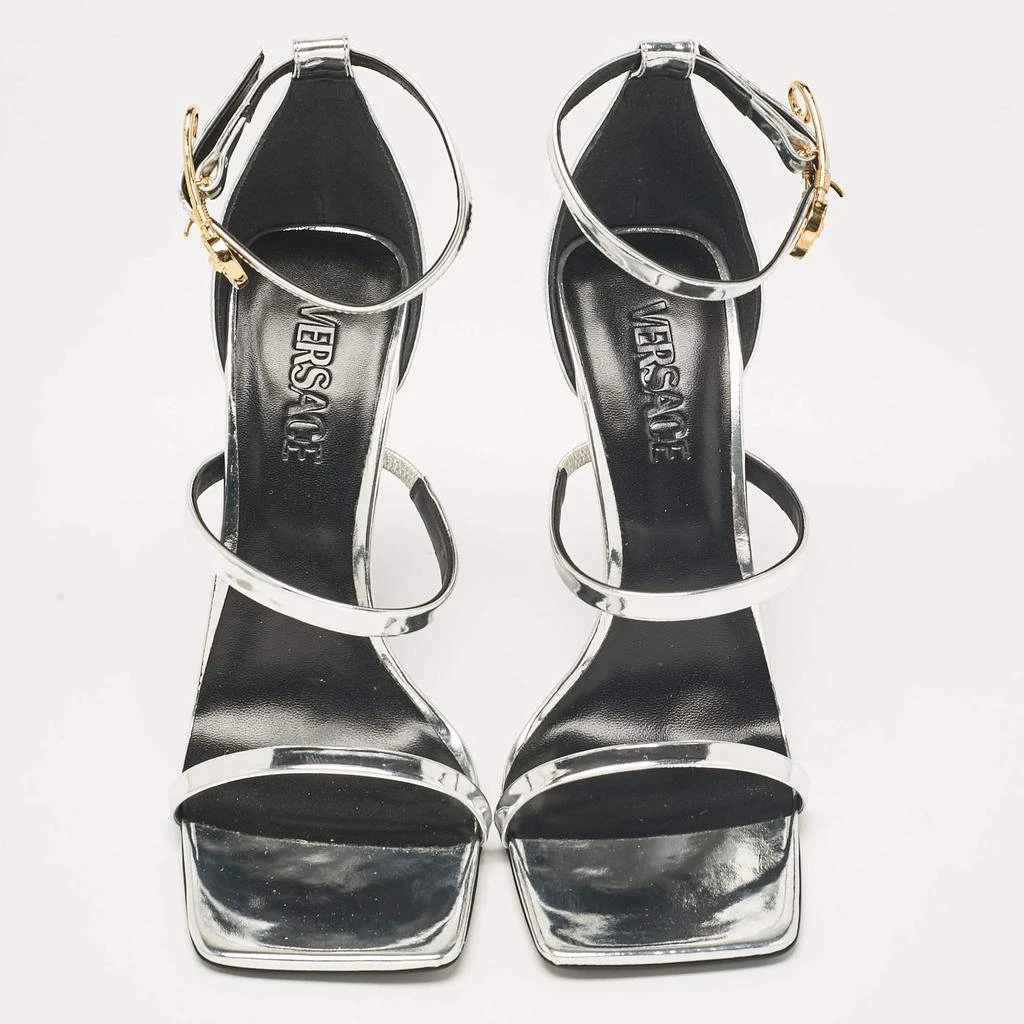 商品Versace|Versace Silver Leather Safety Pin Ankle Strap Sandals Size 39,价格¥4937,第3张图片详细描述