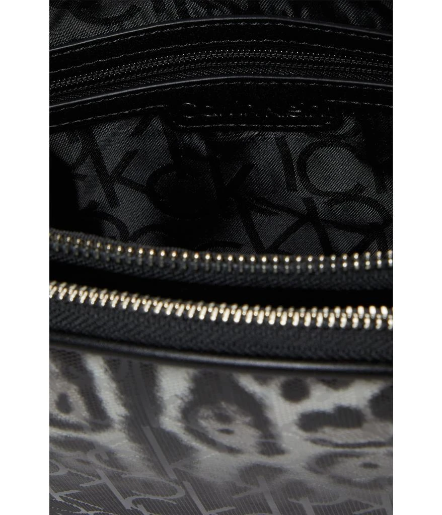 商品Calvin Klein|Takara Textured Embossed Crossbody,价格¥1155,第3张图片详细描述