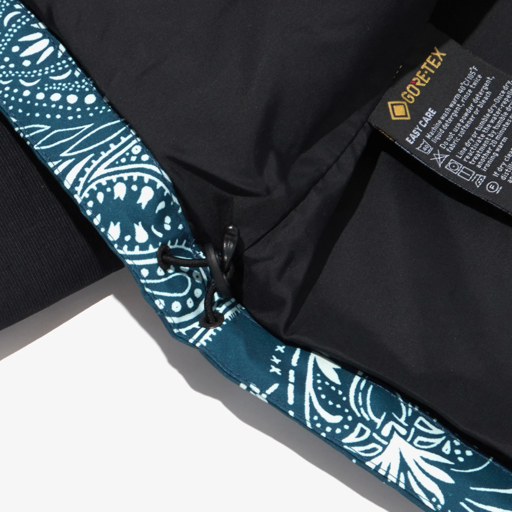 商品[国内直发] The North Face|北面  服装系列 腰果花连帽  防风冲锋衣 男女同款,价格¥1597,第5张图片详细描述