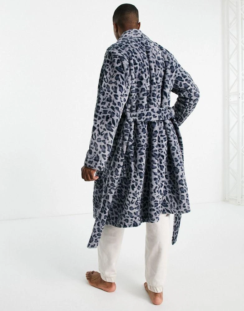 商品ASOS|ASOS DESIGN fleece dressing gown in animal print,价格¥190,第4张图片详细描述