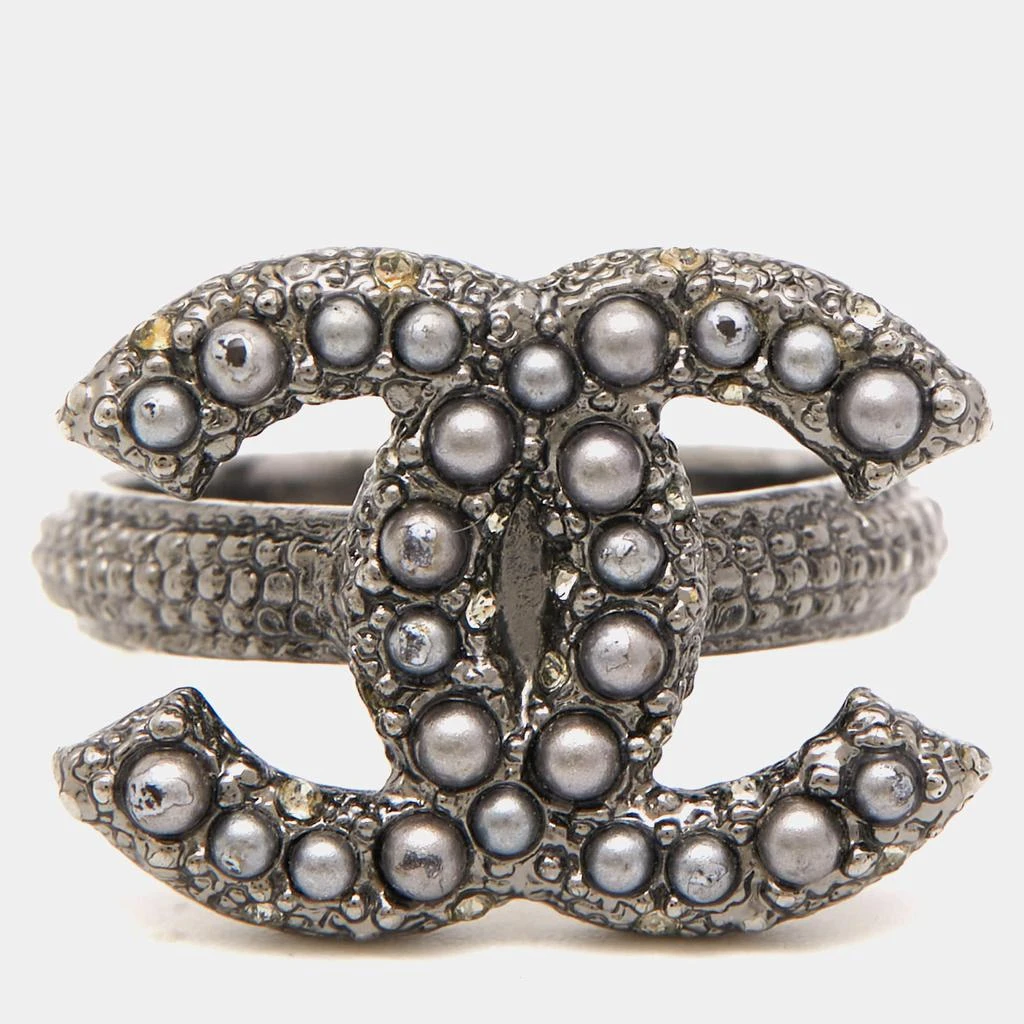 商品[二手商品] Chanel|Chanel Gunmetal Tone Faux Pearl CC Ring Size EU 52,价格¥2498,第2张图片详细描述