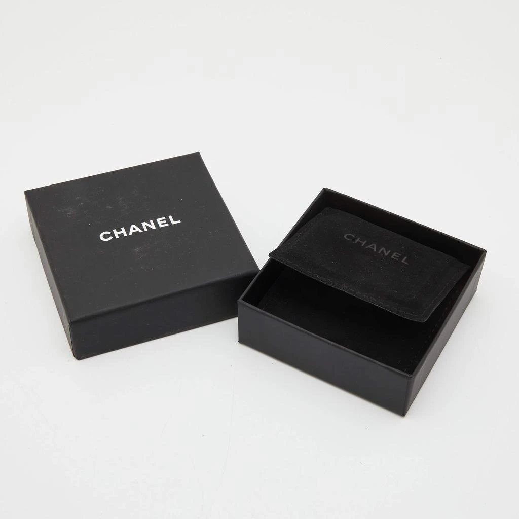 商品[二手商品] Chanel|Chanel Silver Tone Quilt Patterned CC Pearl Drop Earrings,价格¥3424,第5张图片详细描述