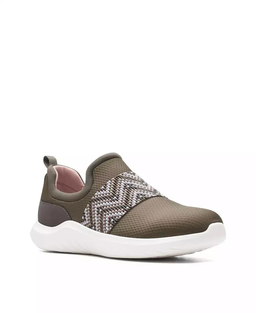 商品Clarks|Women's Cloudstepper Nova Way Slip-on Sneaker,价格¥458,第1张图片