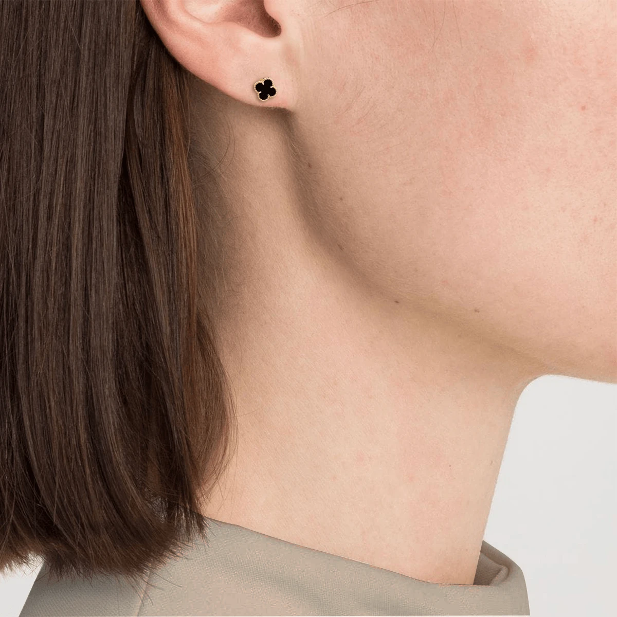 商品[国内直发] Van Cleef & Arpels|梵克雅宝 Alhambra四叶幸运系列 单花 四叶草 9.5mm 18k金 耳钉 女款 黑金色,价格¥22514,第10张图片详细描述
