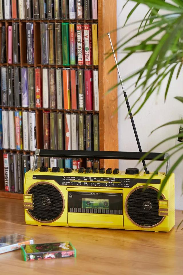UO Retro Yellow Wireless Boombox Speaker商品第1张图片规格展示