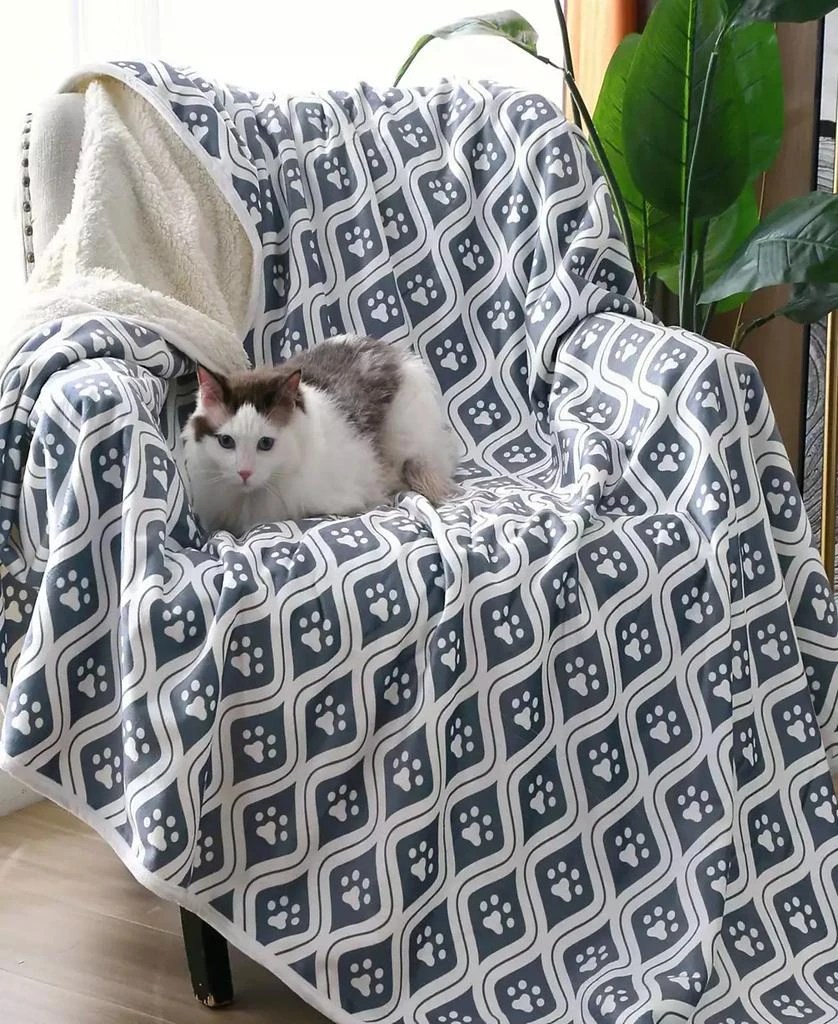 商品Happycare Textiles|Advanced Water Resistant Pets Print Comfort Throw, 50" x 60",价格¥204,第3张图片详细描述